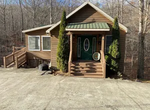 Image of 3BR 3BA Cabin, with hot tub, 3 Pools, Boat Ramp with Dock 1 mile away.