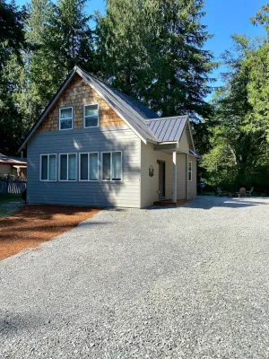 Image of NEW Modern Cabin! 5mi to Mt Rainier National Park! Hot Tub & Wifi