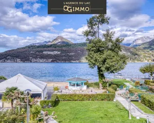 Image of Superbe Duplex les pieds dans l'eau Vue Lac et Château avec Plage et parking Privés