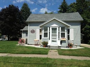 Image of Charming bungalow 2 blocks from South Beach!  Bonus beach toys and bikes!