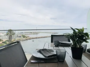 Image of 2 bed-apartment 5 pers luxury residence on the beachfront-pool