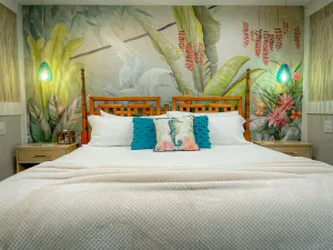 Image of Comfortable home with King bed suite - close to Beach!