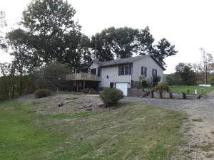 Image of Driftless Area Country House: large deck, spring fed creek, Amish area