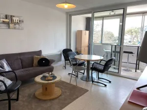 Image of Appartement T3 à Balaruc-les-Bains – 2 Chambres, Clim, WiFi, Parking, Proche Thermes, Classé 4* - FR-1-553-189