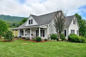 Image of Mama Dee's Hide Away!!  Your home while in Asheville NC