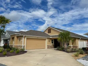 Image of Beautiful 3\/2 Villa Walking distance to Brownwood w\/BBQ & Golf Cart!