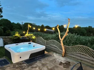 Image of Unique getaway, surrounded by fields close to two great pubs.