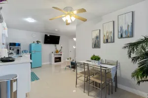 Image of 3 miles to the strip 1 BR 1 bath with private entry\/yard In-Law house.  Peaceful
