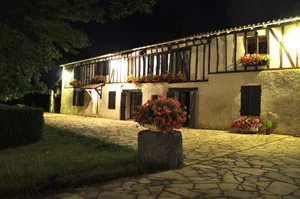 Image of Loft cottage: covered terrace, swimming pool, outdoor area, park, garage
