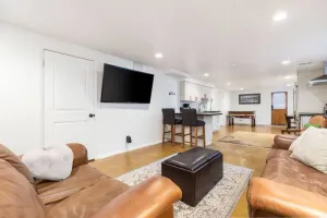 Image of Ski Bum Chalet Close to Resorts