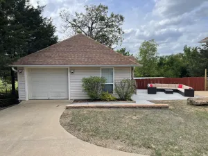 Image of Wolf Trail Suite next to scenic 18 hole Golf course. Fort Smith AR close by.