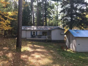 Image of Cute, rustic cabin in Side Lake, No WiFi