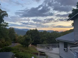 Image of Roamer's Respite - A Prime Location with Scenic Views For Your Ultimate Retreat