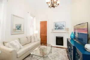 Image of Beautiful Uptown New Orleans w\/Pool Near Street Car Line