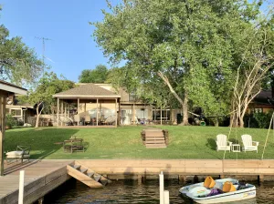 Image of 5-bedroom vacation home waterfront on Lake Conroe
