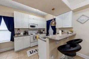 Image of 5 minutes to Cherry point! Family-sized townhouse with fireplace & balcony