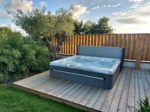 Image of Family home with jacuzzi next to the Gulf of Morbihan