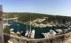 Image of In the citadel, 2-room apartment overlooking the port