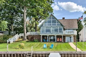 Image of Large Lake House: Expansive View