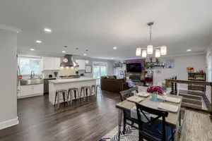 Image of Spacious home with King bed - mins to Stadiums