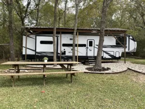 Image of 43ft Chic & Cozy RV in country w\/pool+spa in Lake Conroe\/Willis