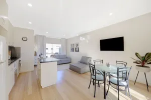 Image of Banyan Retreat - one king bedroom apartment in CBD
