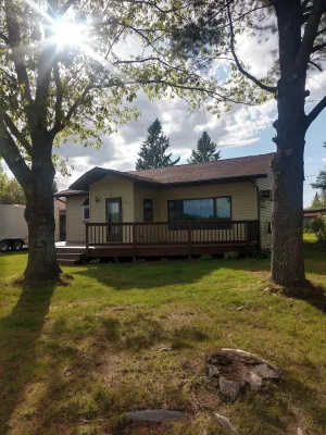Image of Beautiful, spacious 3 BR, 2BA home, close to everything the UP has to offer!