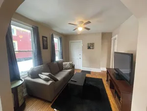Image of (G2) Large 2 bdrm unit close to downtown Syracuse.