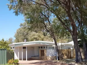 Image of Broadwater Beach house.