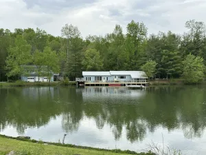 Image of Pet Friendly Vacation Rental w\/ hot tub on 6-Acre Lake near Hocking Hills