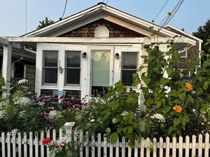 Image of Free standing 1940s Artists Cottage East End near Commercial St. Parking! A\/C!