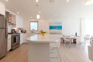 Image of Luxury Beachfront Condo (2)