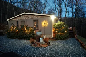 Image of Fun & Funky Mountainside Cabin~Minutes to Town\/Campus~Great Views~Good Karma :)
