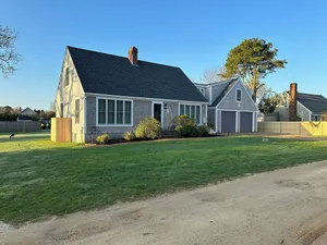 Image of Walk to Village Bike to beach - AC, 4 BdRms 3 Full Baths, Immaculate!