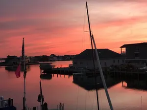 Image of 4BR, 2.5 BA Private WATERFRONT home with in law suite. Great for large families