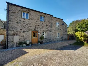Image of Stunning detached cottage, Gargrave centre, private garden & outdoor bath