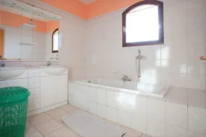 Image of GRANDE VILLA TIZZANO A 200 M DE LA PLAGE 18 PERS
