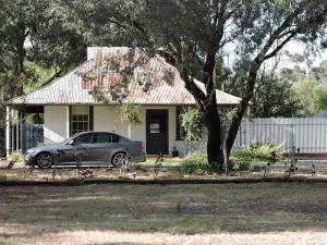 Image of Tastefully restored 1923 mudbrick cottage located Horsham (Haven)