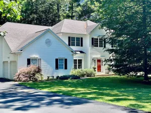 Image of Spacious Saratoga Home, sleeps 20+ near Saratoga Racetrack