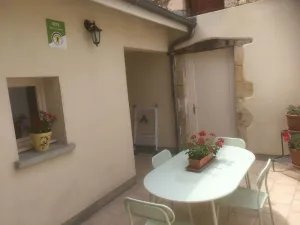 Image of Gîte Chaleureux et Confortable au Cœur de Dun-sur-Auron avec Cour Close et Garage - FR-1-586-45