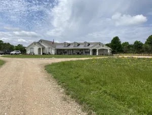 Image of Quiet country 3 bed 3 bath with queen size sofa bed only 22 minutes from TAMU