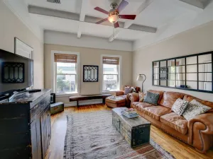 Image of 30-Day Rental - Historic flat w\/great location & vintage features - Montana on Main Street!