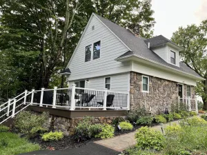 Image of Renovated House w\/Hot Tub, Deck, Grill & Fire Pit