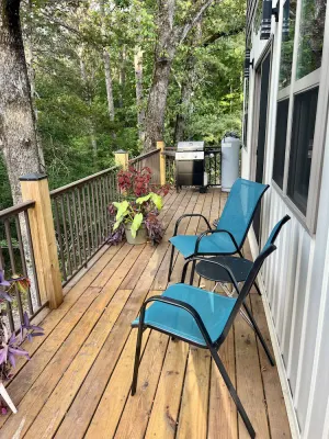 Image of Happy Bend Hideaway with Lake Front View & Access
