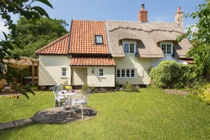 Image of Luxury: Jacuzzi and Swedish sauna at dog friendly chocolate box cottage