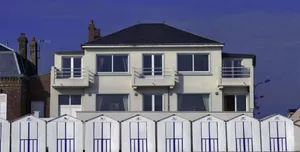 Image of Beautiful 4* villa on the sand, feet in the water, stunning bay views