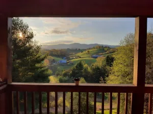 Image of Spacious Log Cabin with Breathtaking Views