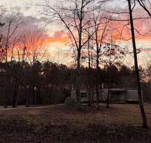 Image of Super clean 7 mile from downtown Newberry safe quiet home Best Deal Around
