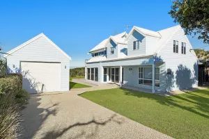 Image of Middle Rock Beach House - Beach Front, Lake Cathie