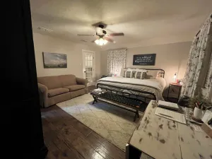 Image of Best Getaway in East TX! ElKen Retreat:Spa,Pool,Hot tub,Massage,Breakfast,Relax
